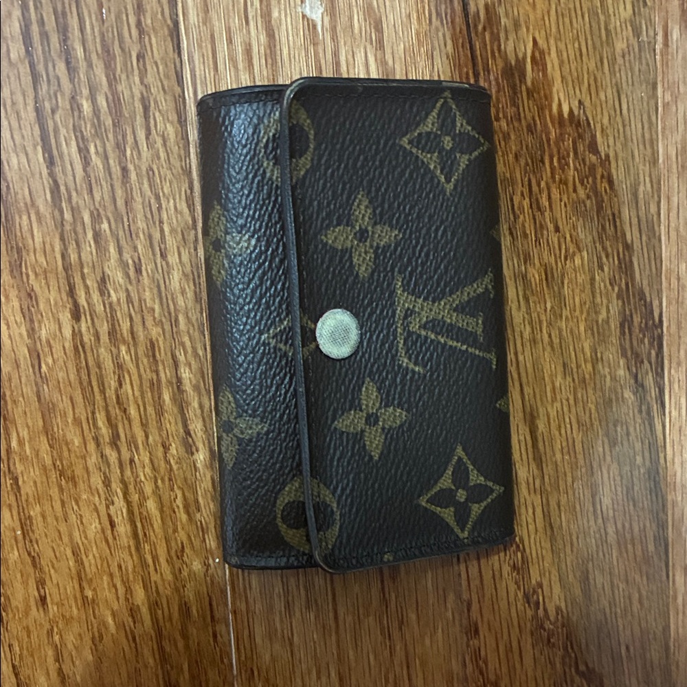 Louis Vuitton 6 ring key and card holder